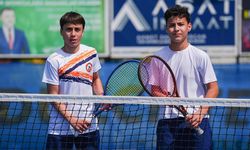 Tenisçi ikizler, kortlarda iz bırakmak istiyor