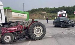 Traktör ile otomobil çarpıştı: 3 yaralı