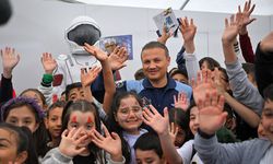 Türkiye'nin ilk astronotu Gezeravcı, "Meclis Bahçesi Çocuk Bahçesi ve Bilim Şenliği"nde konuştu