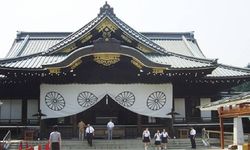 Japonya Başbakanı Kişida'dan Tokyo'daki tartışmalı tapınağa bağış
