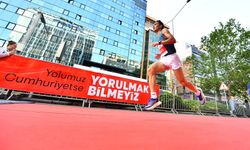 İzmir'de bin 200 sporcu 19 Mayıs Yol Koşusu'nda Atatürk için koştu