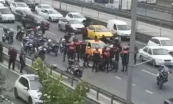 Motosikletli polis ekibi taksiye çarptı: 2 polis yaralı