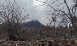 Endonezya'da yanardağ paniği: 5 patlama yaşandı