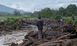 Endonezya’daki sel ve toprak kaymasında can kaybı 52’ye yükseldi