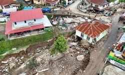 Endonezya'daki sel ve toprak kaymasında ölü sayısı 67'ye yükseldi