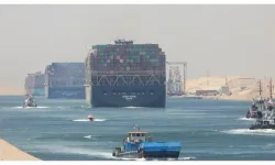 Gemi trafiği Süveyş Kanalı'nda dibe vurdu