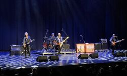 İngiliz rock grubu Wishbone Ash, AKM'de sevenleriyle buluştu