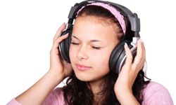 Kulaklıkla yüksek sesle müzik dinlemenin zararları