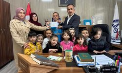 Minik öğrenciler kumbaralarını Türkiye Diyanet Vakfı'na bağışladı