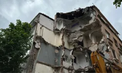 Şişli'de akıl almaz olay: Kepçe ünlü oyuncunun evinin duvarını yıktı