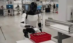 Tesla’nın insansı robotu Optimus, hünerlerini sergiledi