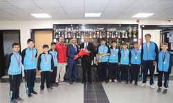 Turgutlu Belediye Başkanı Türkiye şampiyonu voleybolcuları tebrik etti
