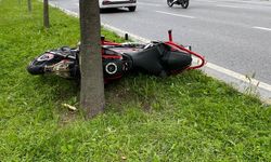 Virajı alamayan motosikletli ağaca çarptı: 1 ölü, 1 ağır yaralı