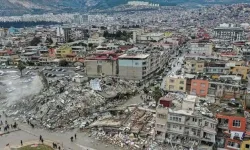 Depremde 12 kişiye mezar oldu! Müteahhit yan binayı, şantiye şefi müteahhidi suçladı