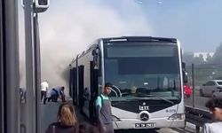 Esenyurt'ta metrobüste yangın: Yolcular tahliye edildi