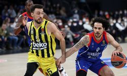 Anadolu Efes’in cabası kurtarmadı: Fenerbahçe Beko öne geçti