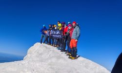 Haziran’da Ağrı Dağı zirvesinde kayak keyfi