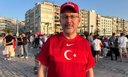 Kasapoğlu milli maçı İzmirlilerle beraber seyretti