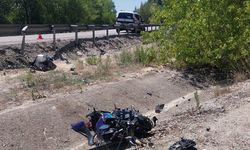 Kaza sonucu hafif ticari araç ile motosiklet çarpıştı: 2 ölü, 2 yaralı