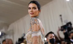 Kendall Jenner'ın Louvre skandalı: Gece yarısı çıplak ayakla müze turu!