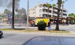 Manavgat'ta elektrik aksamından çıkan yangın kamyoneti küle çevirdi