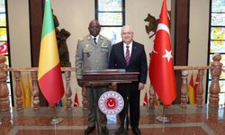 Bakan Güler, Mali Kara Kuvvetleri Komutanı Samake'yi kabul etti
