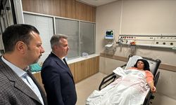 İzmir Valisi Elban, Torbalı’daki patlamada yaralananları ziyaret etti