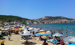 İzmir’de toplu ulaşımla gidebileceğiniz muhteşem bir plaj: Yeni Foça Halk Plajı