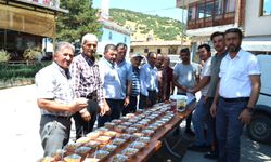 Aşure dağıtıp yağmur duasına çıktılar