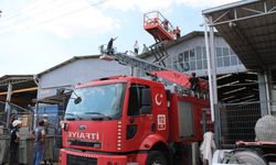 Aydın'daki fabrikada çıkan yangın kontrol altına alındı, 9 kişi dumandan etkilendi