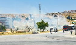 Balıkesir'de kuru ot arazisinde yangın paniği: Hızlı müdahale ile alevler söndürüldü