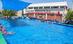 Bayraklı'da çocuklar için yüzme sevinci: Portatif havuzlara büyük ilgi