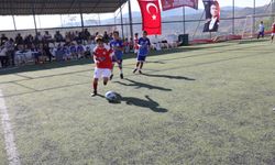 Bayraklı’da U-12 Cup futbol turnuvası genç yetenekleri buluşturuyor