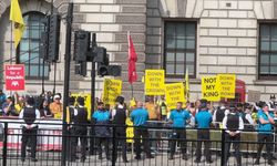 İngiltere'de monarşi karşıtı protesto