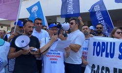 İzmir Büyükşehir Belediye çalışanları İZSU önünde eylem yaptı