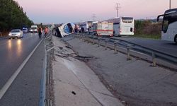 İzmir'e gelen yolcu otobüsü tahliye kanalına devrildi: Çok sayıda yaralı var