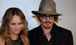 Johnny Depp'in sanat eserleri eski sevgilisi Vanessa Paradis'ten ilham aldı