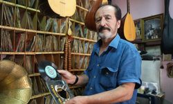 Müziğin altın çağına yolculuk: Binlerce plak ve kaset arşiviyle geçmişi yaşatan koleksiyoncu