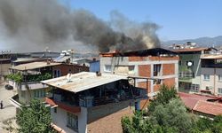 Nazilli’de çatı yangını paniğe neden oldu