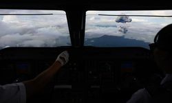 Sakurajima Yanardağı'ndan yükselen duman uçaktan görüntülendi