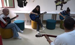 Tatvan Gençlik Merkezi'ndeki gitar kursu yoğun ilgi görüyor