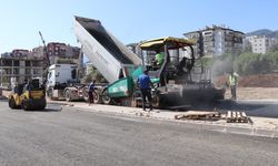 Yollar yenileniyor: Kemalpaşa ve Menderes’te ekipler çalışıyor