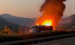 Yolcu otobüsü alev alev yanarak küle döndü