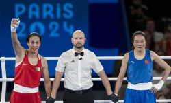 Cinsiyet tartışmalarının merkezindeki boksör, Paris Olimpiyatları'nda altın madalyaya kazandı