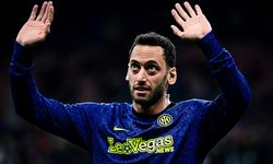 Hakan Çalhanoğlu'ndan transfer açıklaması: Inter'den ayrılmayı düşünmüyorum