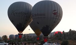 Kapadokya’da sıcak hava balonları Türk Bayraklarıyla uçtu