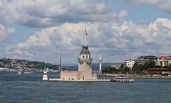 İstanbul’un ‘Kız Kulesi’ne İzmir’den rakip çıktı! Görenler fotoğraf çekmeye doyamıyor