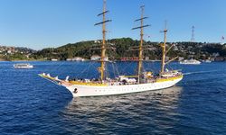 Romanya Donanması'nın tarihi yelkenli gemi İstanbul Boğazı'ndan Romanya'ya yola çıktı