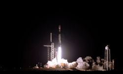 SpaceX, 23 yeni starlink uydusunu Falcon-9 ile yörüngeye gönderdi