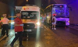 Zincirleme trafik kazasında ortalık savaş alanına döndü: 15 yaralı